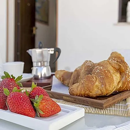 Soleterraluna فندق مبيت وإفطار *
